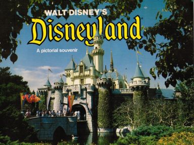 Première de couverture du livre Walt Disney's Disneyland (A Pictorial Souvenir)